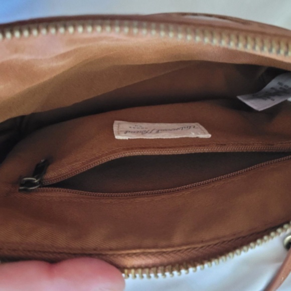 Universal Thread small camel color crossbody purse - Picture 3 of 5